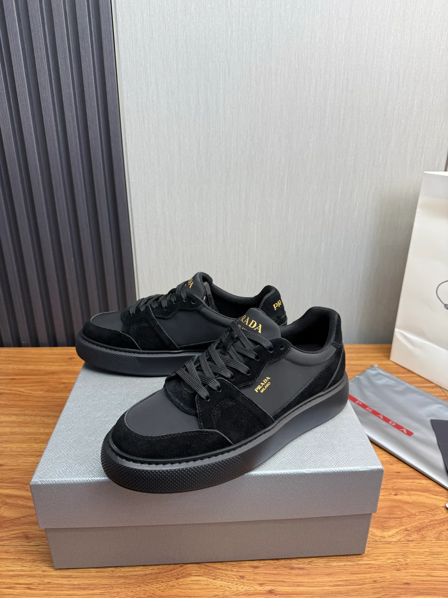 Factory price 560💰 [PRADA] Men’s shoes are popular in the counter, official website is synchronized, 1 high-quality shipment ✔️Original cowhide + cowhide lining, 1🆚1 replica, original sole, 38-45 (45 customized, non-refundable)